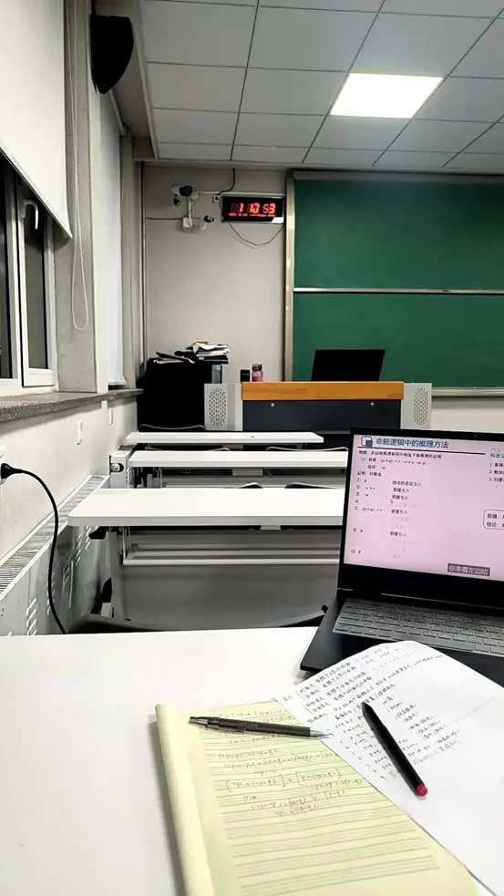 深夜知行楼自习